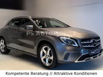 Gebraucht Mercedes GLA200 156 PS (114 kW) 2019 Grau SUV