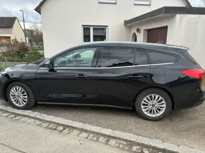 Gebraucht Ford Focus Trend 105 PS (77 kW) 2020 Schwarz Limousine