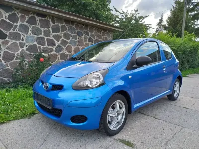 Gebraucht Toyota Aygo Basis 68 PS (50 kW) 2011 Blau Kleinwagen