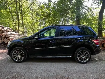 Gebraucht Mercedes ML320 224 PS (164 kW) 2007 Schwarz SUV