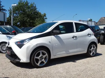 Gebraucht Toyota Aygo SR 72 PS (52 kW) 2020 Weiß Kleinwagen