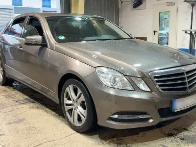 Gebraucht Mercedes E200 Avantgarde 163 PS (119 kW) 2012 Grau Limousine