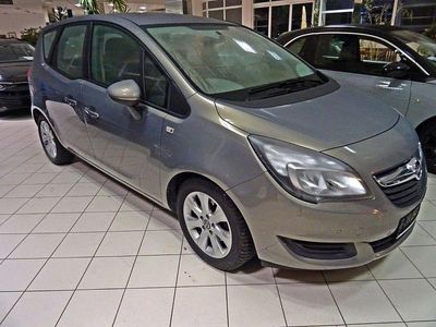 Grau Gebraucht 2015 Opel Meriva Edition Van / Kleinbus | 8.800 € (Fairer Preis)