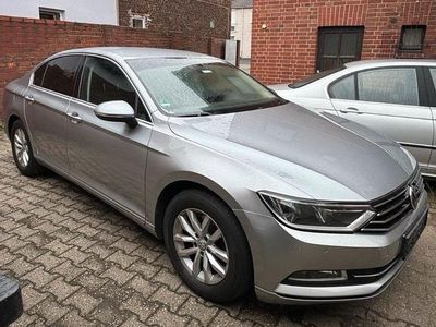 Silber Gebraucht 2018 VW Passat Limousine | 11.700 € (Fairer Preis)