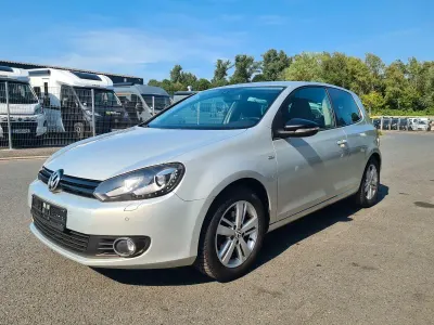 Gebraucht VW Golf VII Match 105 PS (77 kW) 2012 Gold Limousine
