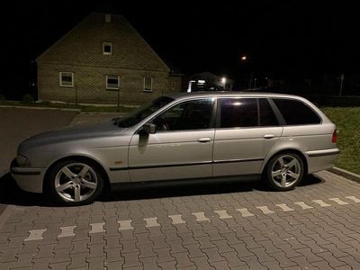 Second-hand BMW 525 153 CP (112 kW) 2000 Argintiu Break