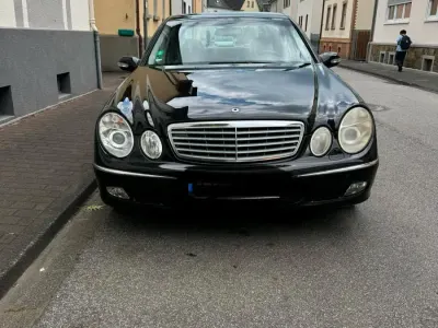 Gebraucht Mercedes E240 177 PS (130 kW) 2002 Schwarz Limousine