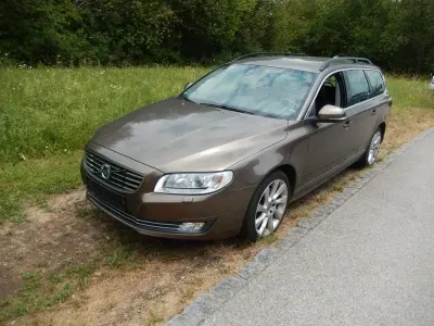 Gebraucht Volvo V70 Momentum 163 PS (119 kW) 2015 Braun Kombi