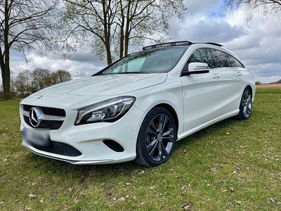 Gebraucht Mercedes CLA200 Shooting Brake 136 PS (100 kW) 2017 Weiß Kombi