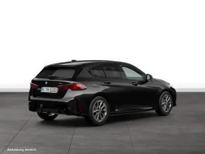 Gebraucht BMW 123 Shadowline 204 PS (150 kW) 2025 Black sapphire metallic Kleinwagen