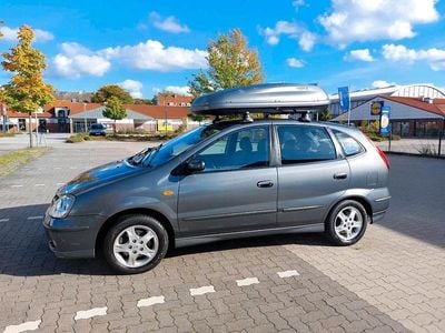 Nissan Almera Tino