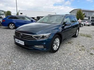 Gebraucht VW Passat Business 150 PS (110 kW) 2022 Blau Kombi