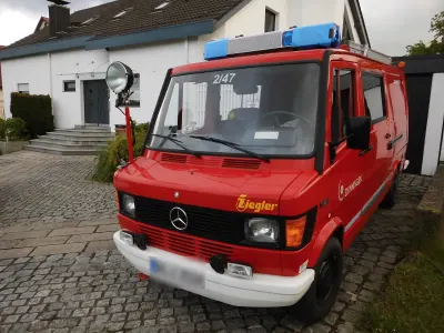 Gebraucht Mercedes 280 105 PS (77 kW) 1990 Rot Limousine