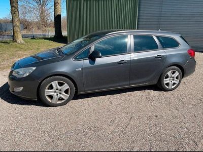 Usata Opel Astra 110 CV (80 kW) 2012 Grigio Station wagon
