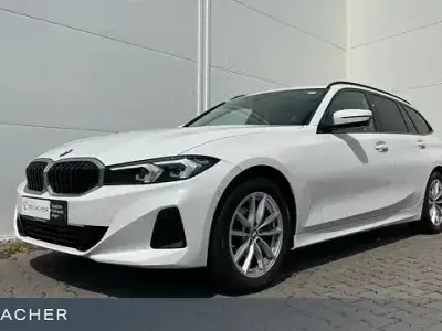 Gebraucht BMW 318 Sport Line 150 PS (110 kW) 2023 Weiß Limousine