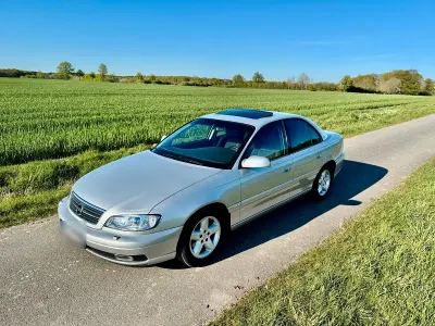 Usata Opel Omega 144 CV (105 kW) 2001 Argento Berlina