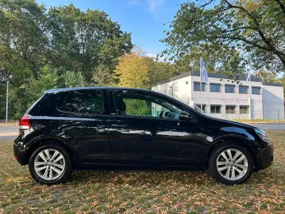 Gebraucht VW Golf VI Style 105 PS (77 kW) 2011 Schwarz Limousine