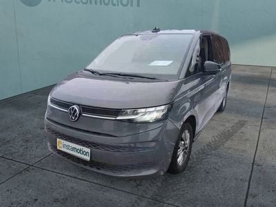 Gebraucht VW Multivan Life 150 PS (110 kW) 2023 Grau Van / Kleinbus