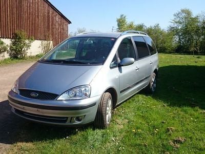 Gebraucht Ford Galaxy Ghia 156 PS (114 kW) 2005 Silber metallic Van / Kleinbus