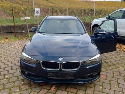 Blau Gebraucht 2016 BMW 320 Luxury Line Kombi | 16.100 € (Guter Preis)