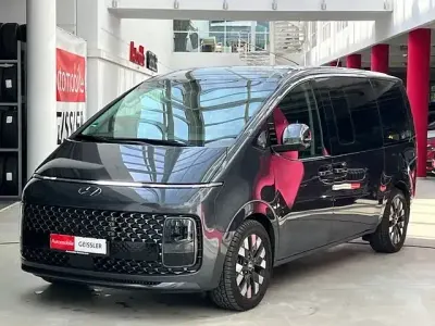 Gebraucht Hyundai Staria Signature 177 PS (130 kW) 2021 Grau Van / Kleinbus