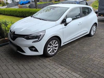 Second-hand Renault Clio V Intens 91 CP (66 kW) 2022 Alb Hatchback