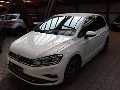 Gebraucht VW Golf VIII Highline 131 PS (96 kW) 2020 Weiß Van / Kleinbus