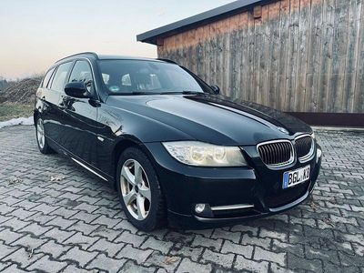 Schwarz Gebraucht 2011 BMW 320 Lifestyle Kombi | 3.999 € (Fairer Preis)
