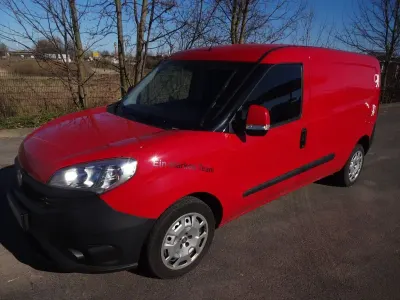 Gebraucht Fiat Doblò 120 PS (88 kW) 2017 Rot Van / Kleinbus