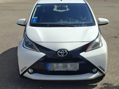 Gebraucht Toyota Aygo 51 PS (37 kW) 2016 Weiß Kleinwagen
