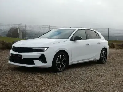 Second-hand Opel Astra 131 CP (96 kW) 2024 Alb Berlinǎ