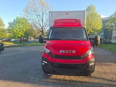 Gebraucht Iveco Daily 145 PS (106 kW) 2016 Red ic 313 Van / Kleinbus