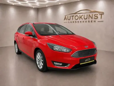 Gebraucht Ford Focus Titanium 125 PS (91 kW) 2018 Rot Limousine