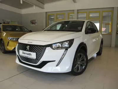 Gebraucht Peugeot e-208 Allure 100 kW (136 PS) 2023 Weiß Kleinwagen