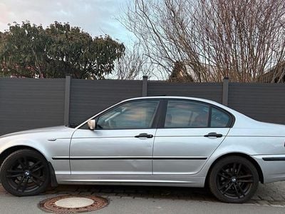 Gebraucht BMW 318 105 PS (77 kW) 2003 Silber Limousine