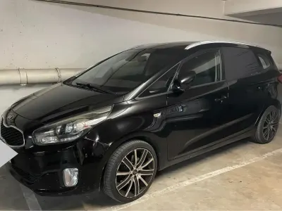Gebraucht Kia Carens 136 PS (100 kW) 2014 Schwarz Van / Kleinbus