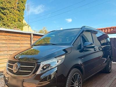 Mercedes V220