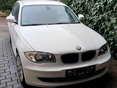 Gebraucht BMW 116 122 PS (89 kW) 2011 Weiß Kleinwagen