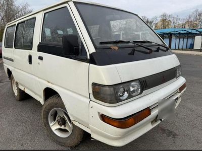 Weiß Gebraucht 1993 Mitsubishi L300 Van / Kleinbus | 2.490 €