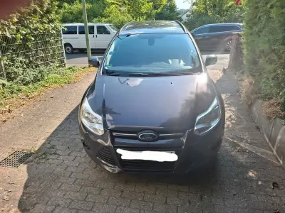 Gebraucht Ford Focus Trend 125 PS (91 kW) 2013 Grau Limousine