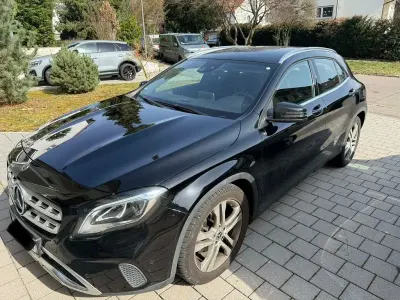Gebraucht Mercedes GLA200 156 PS (114 kW) 2018 Schwarz SUV