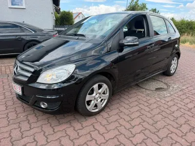 Gebraucht Mercedes B180 109 PS (80 kW) 2011 Schwarz Kleinwagen