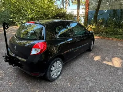Gebraucht Renault Clio 80 PS (58 kW) 2011 Schwarz Kleinwagen