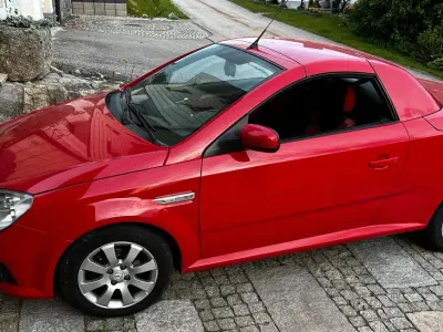 Używany Opel Tigra 90 KM (66 kW) 2005 Czerwony Kabriolet