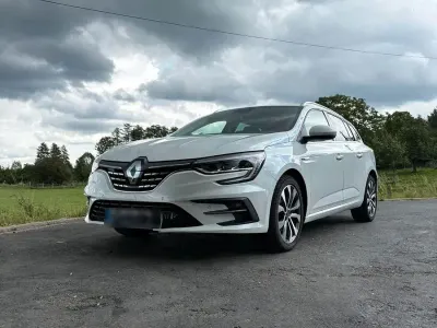 Gebraucht Renault Mégane GrandTour Intens 140 PS (102 kW) 2022 Weiß Kombi