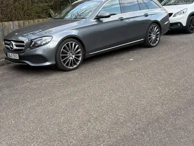 Używany Mercedes E220 194 KM (142 kW) 2017 Srebrny Kombi