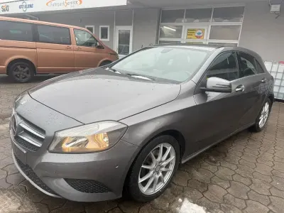 Gebraucht Mercedes A180 122 PS (89 kW) 2015 Grau Kleinwagen