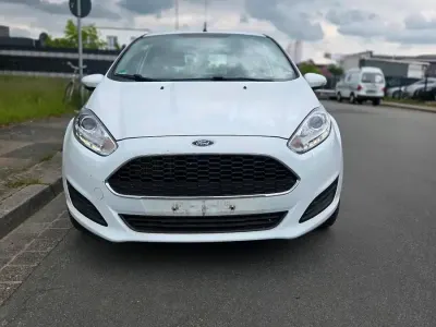 Gebraucht Ford Fiesta 75 PS (55 kW) 2016 Weiß Kleinwagen