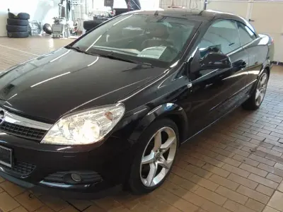 Gebraucht Opel Astra 150 PS (110 kW) 2010 Schwarz Cabrio