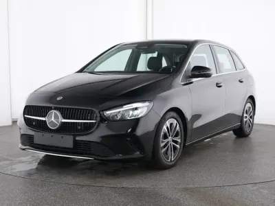 Gebraucht Mercedes B180 Advanced 150 PS (110 kW) 2025 Kosmosschwarzmet. Kleinwagen